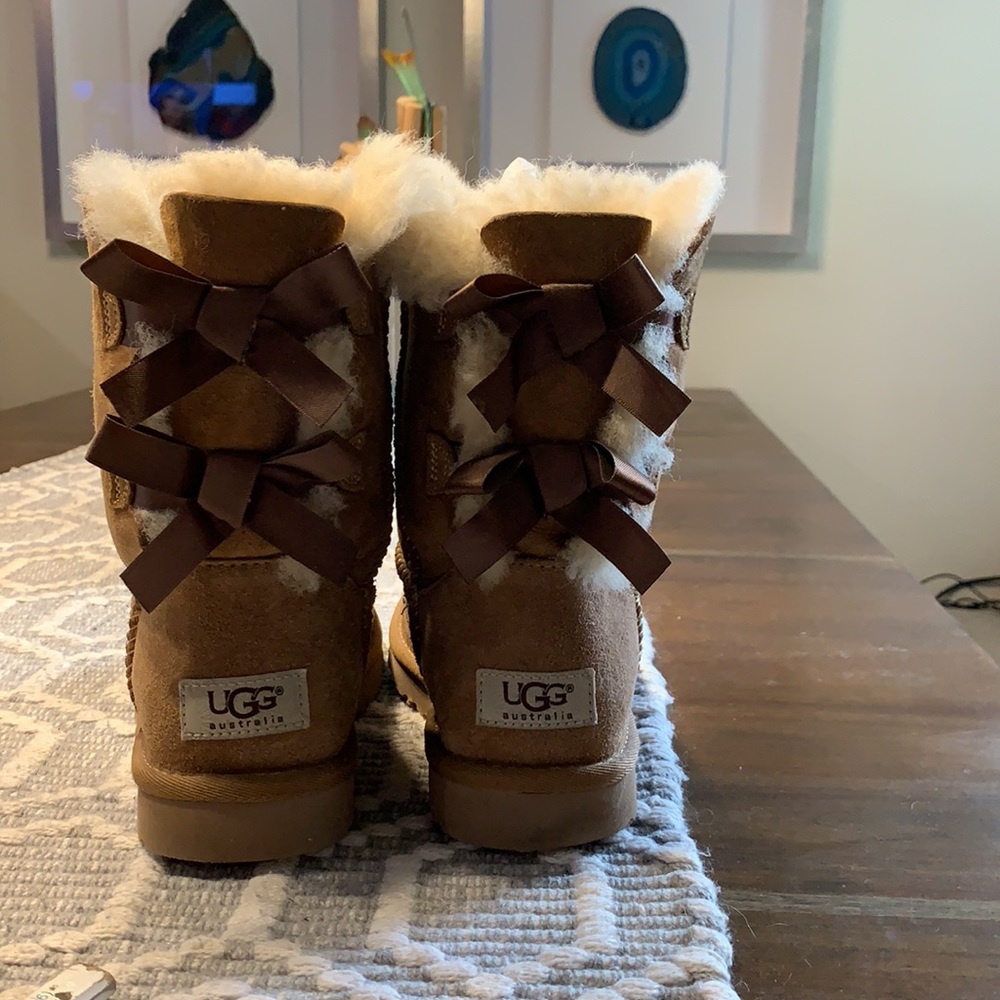 Ugg Size 6 - image 2
